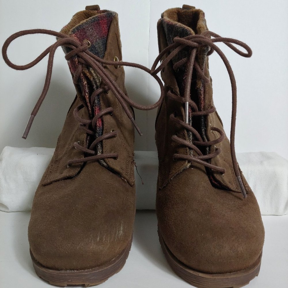 ROCK & CANDY Women's Tavin Lace Up Boots